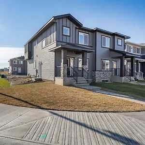 https://new-built-4-bed-holiday-home.calgaryhotelsearch.com