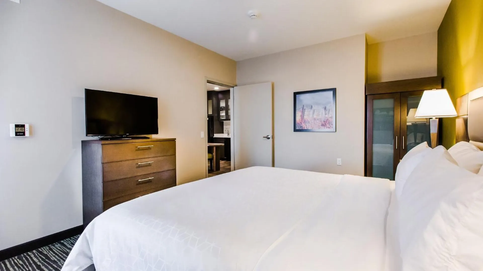 Candlewood Suites West Edmonton - Mall Area By Ihg Hotel